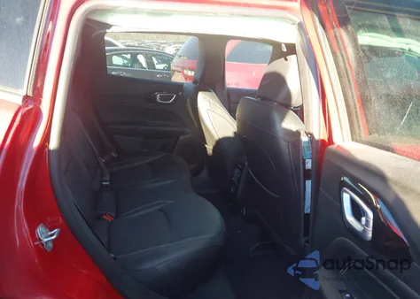 2024 Jeep Compass Latitude 4X4 z USA, uszkodzony, nr VIN 3C4NJDBN7RT600694